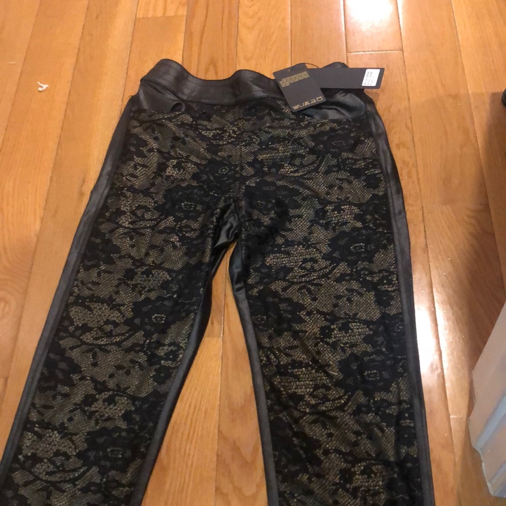 Black and gold stretch pant